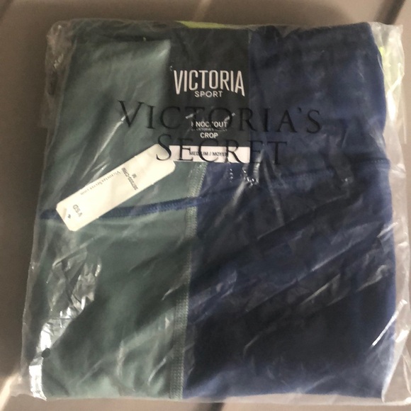 NWT Victoria’s Secret sport knock out crops Sz m - Picture 2 of 8